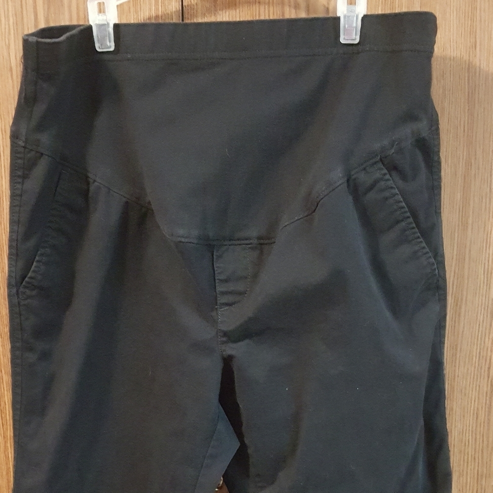 Maternity black pants size 6 Short